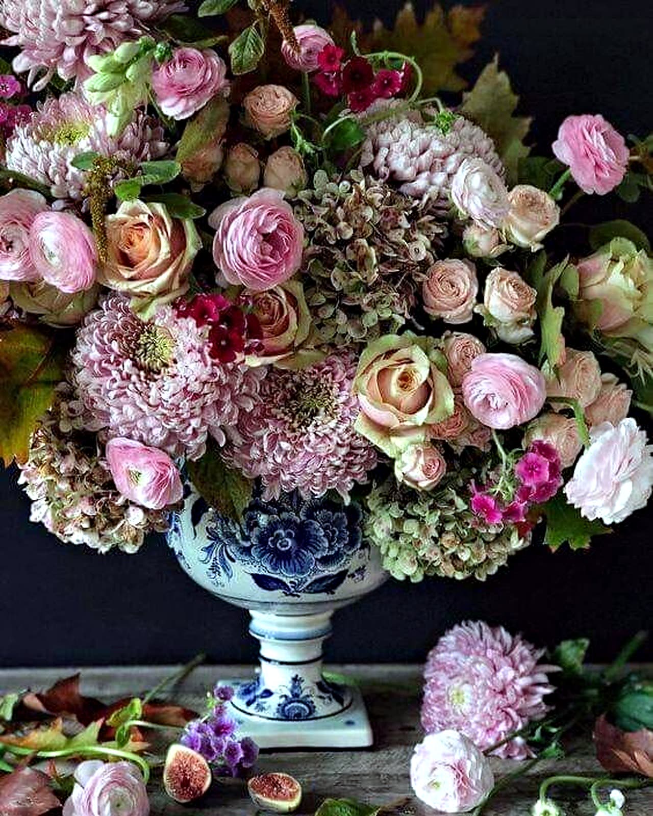 Hydrangea and rose arrangement in a blue-and-white urn